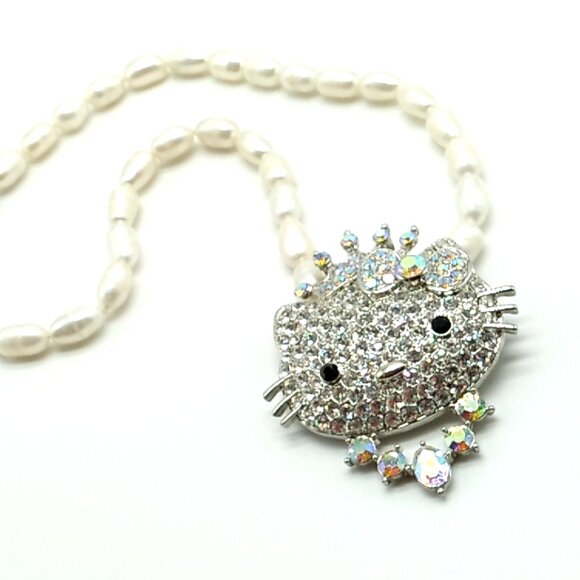 Crystal Hello Kitty Pendant on Pearl Necklace 16" - Picture 8 of 10